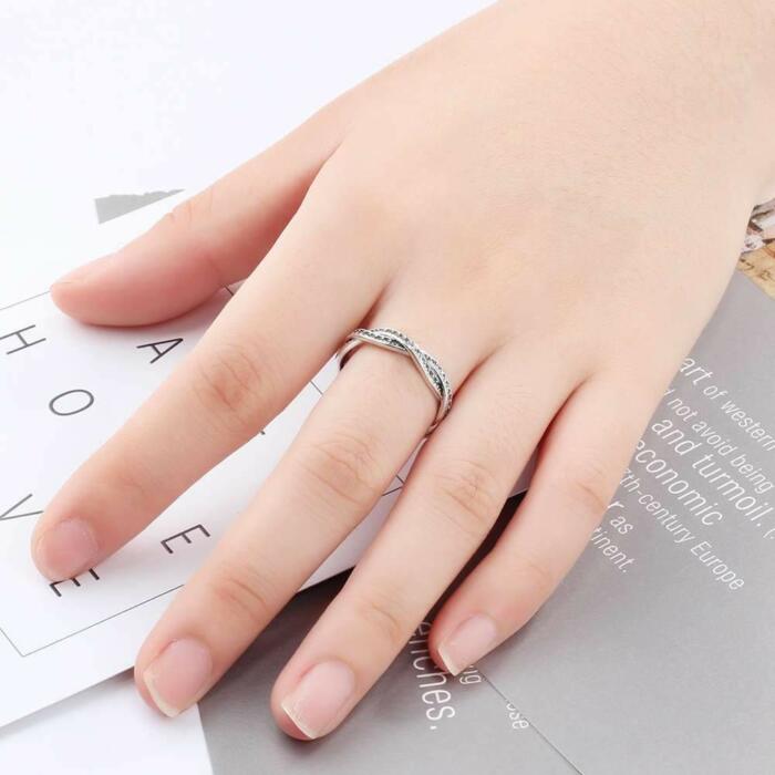 925 Sterling Silver Ring for Women- Cubic Zirconia Stones Stubbed Winding Designed Engagement Ring