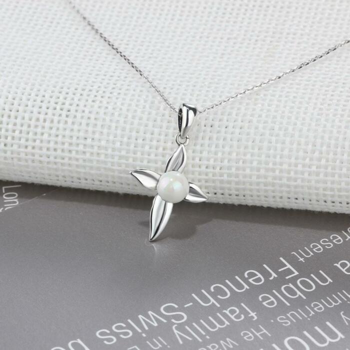 Cross Patterned Silver Pearl Pendant Necklace