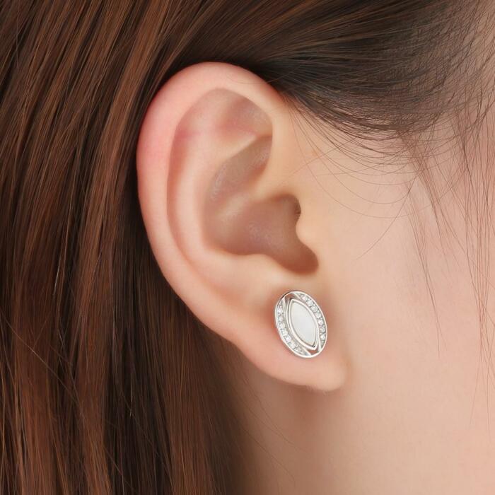 Trendy Silver Stud Pearl Oyster Earrings - Oval-Shaped Earrings